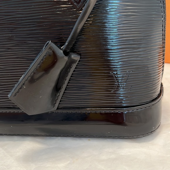 Louis Vuitton Epi Electric Alma BB crossbody bag - Picture 8 of 15